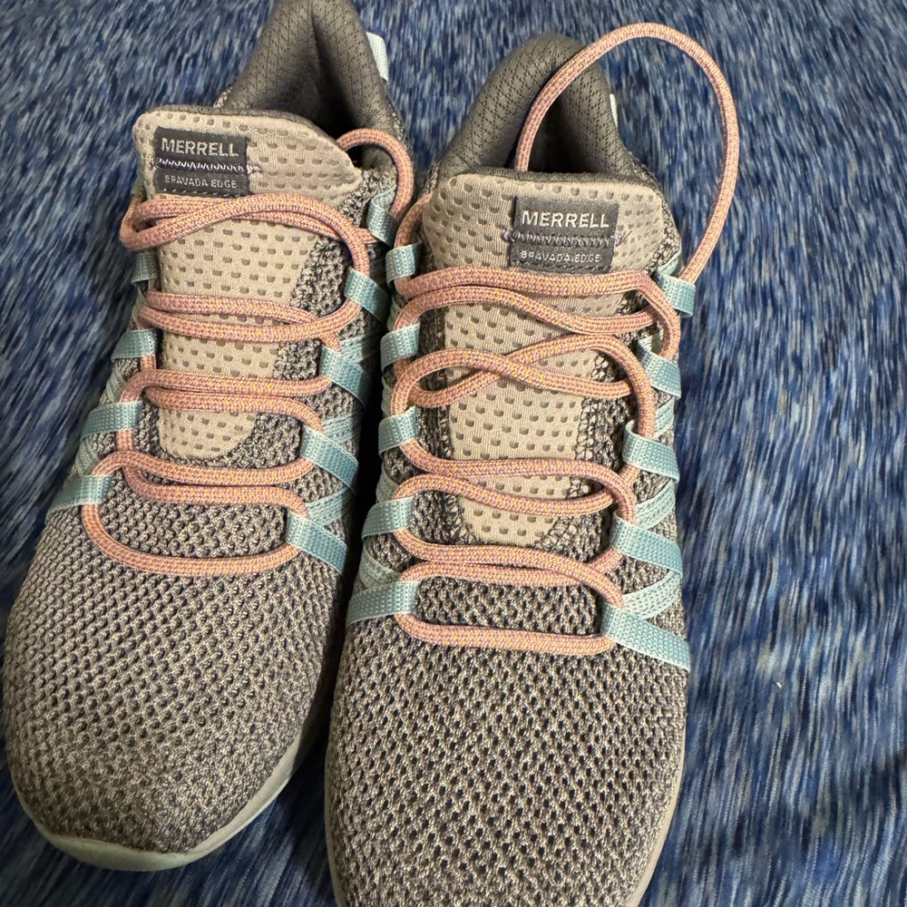 Merrell Women's Gray and Pink Athletic Shoes